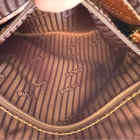 Rialto Tan Leather Crossbody Bag Very Nice Soft Leather Zip Pockets Fully Lined - Picture 9 of 13